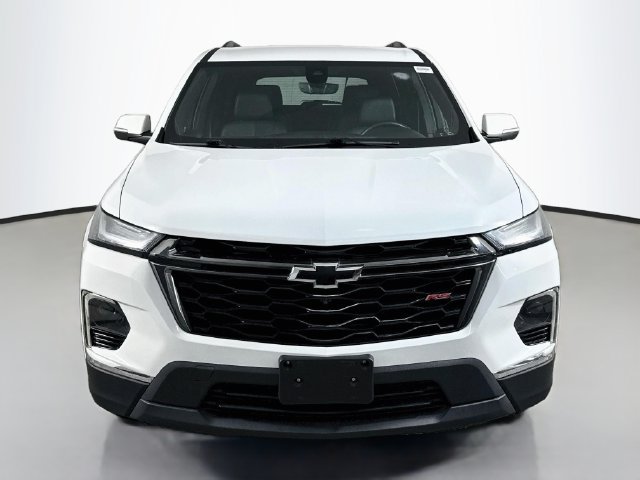 Used 2022 Chevrolet Traverse RS FWD image 2