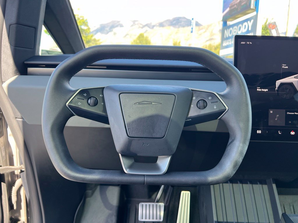 Used 2024 Tesla Cybertruck AWD Crew Cab image 28