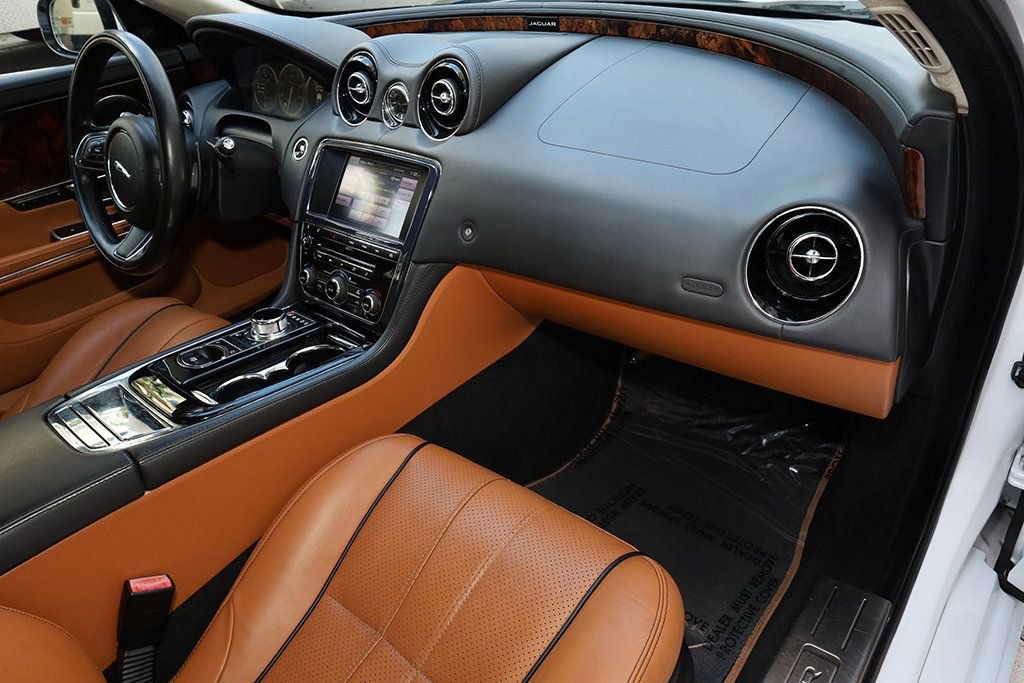 Used 2014 Jaguar XJ AWD image 36