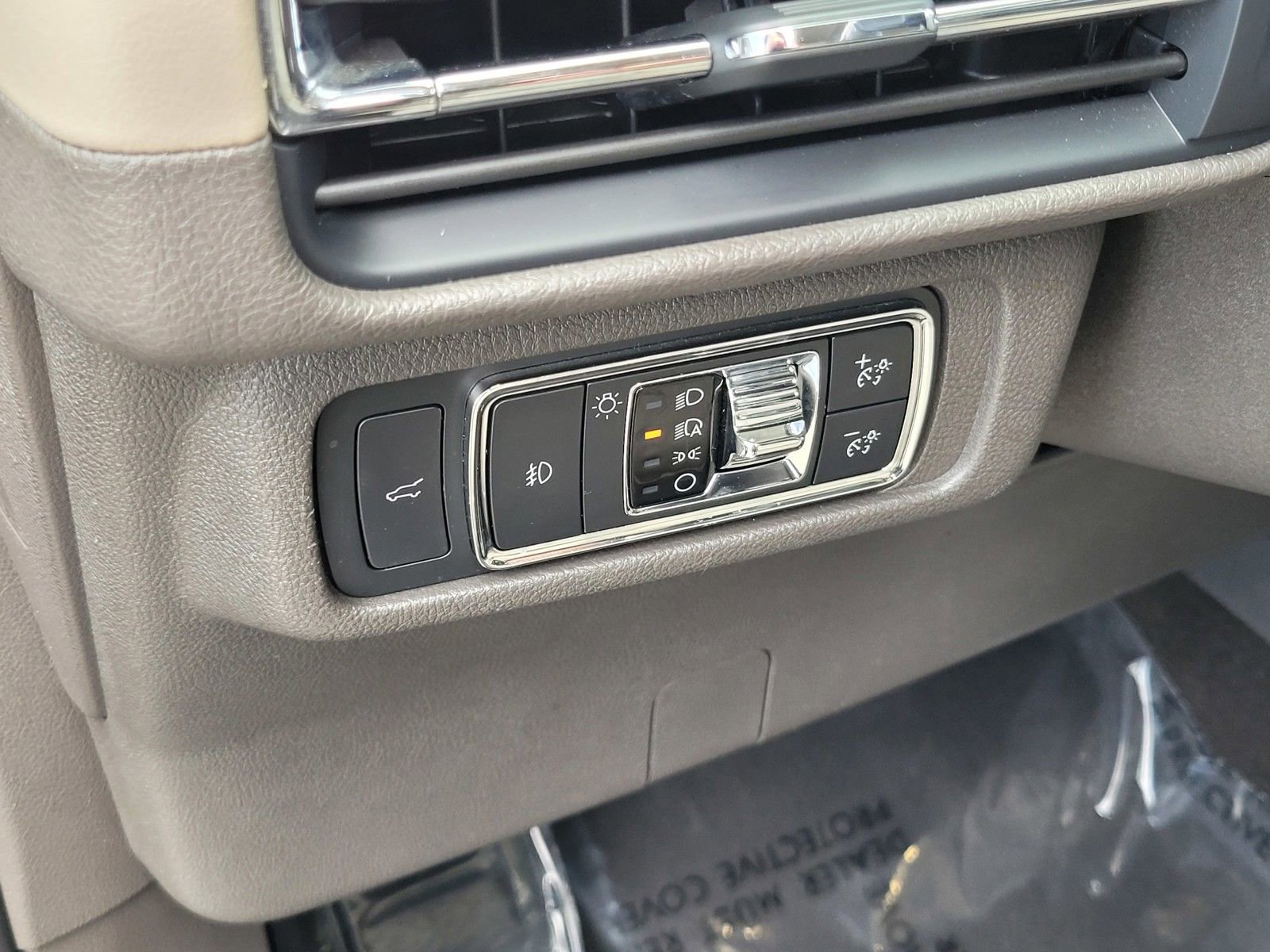 Used 2021 Lincoln Corsair Reserve w/ Equipment Group 201A image 18