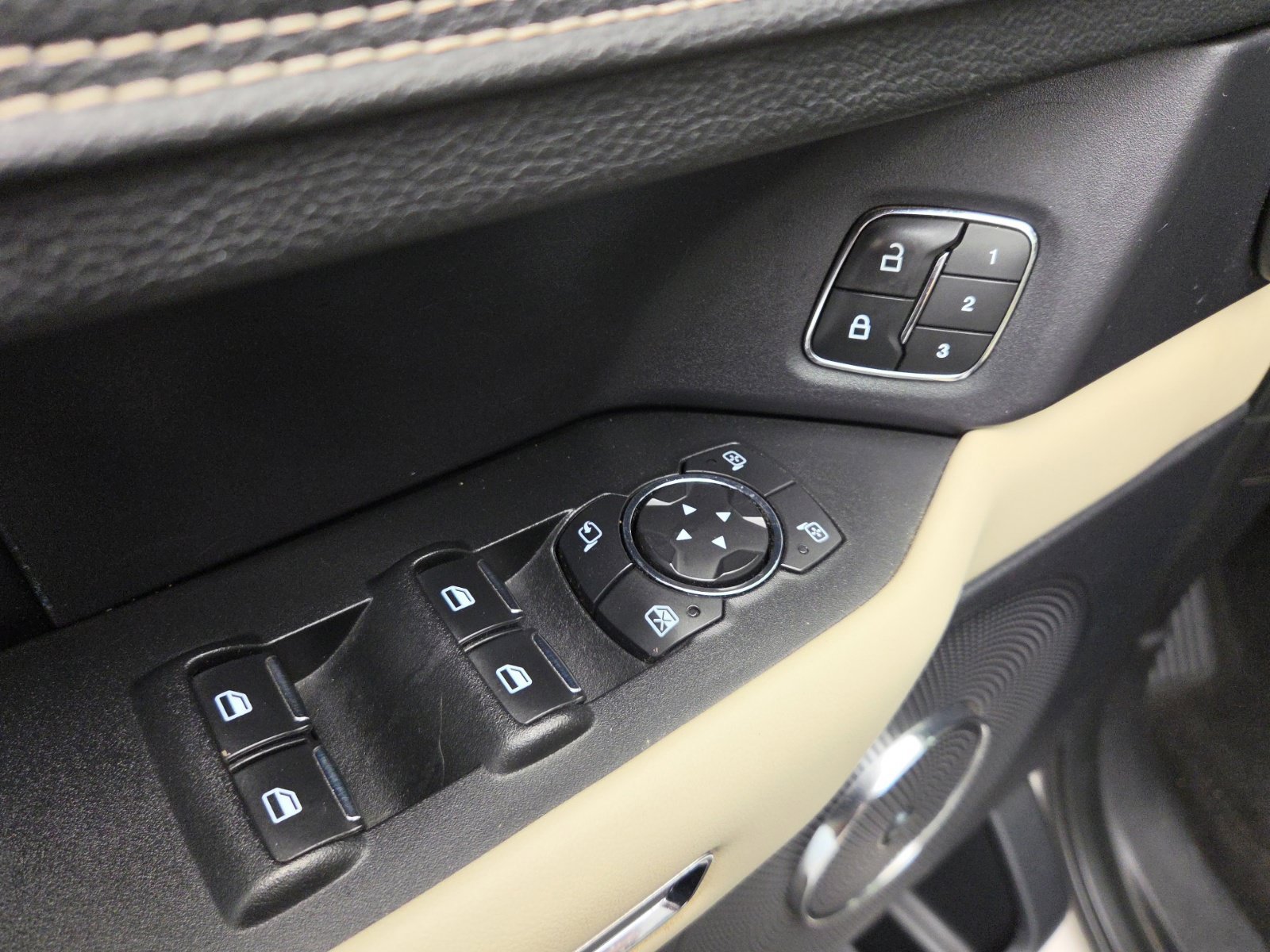 Used 2019 Ford Expedition Platinum AWD/4WD image 11