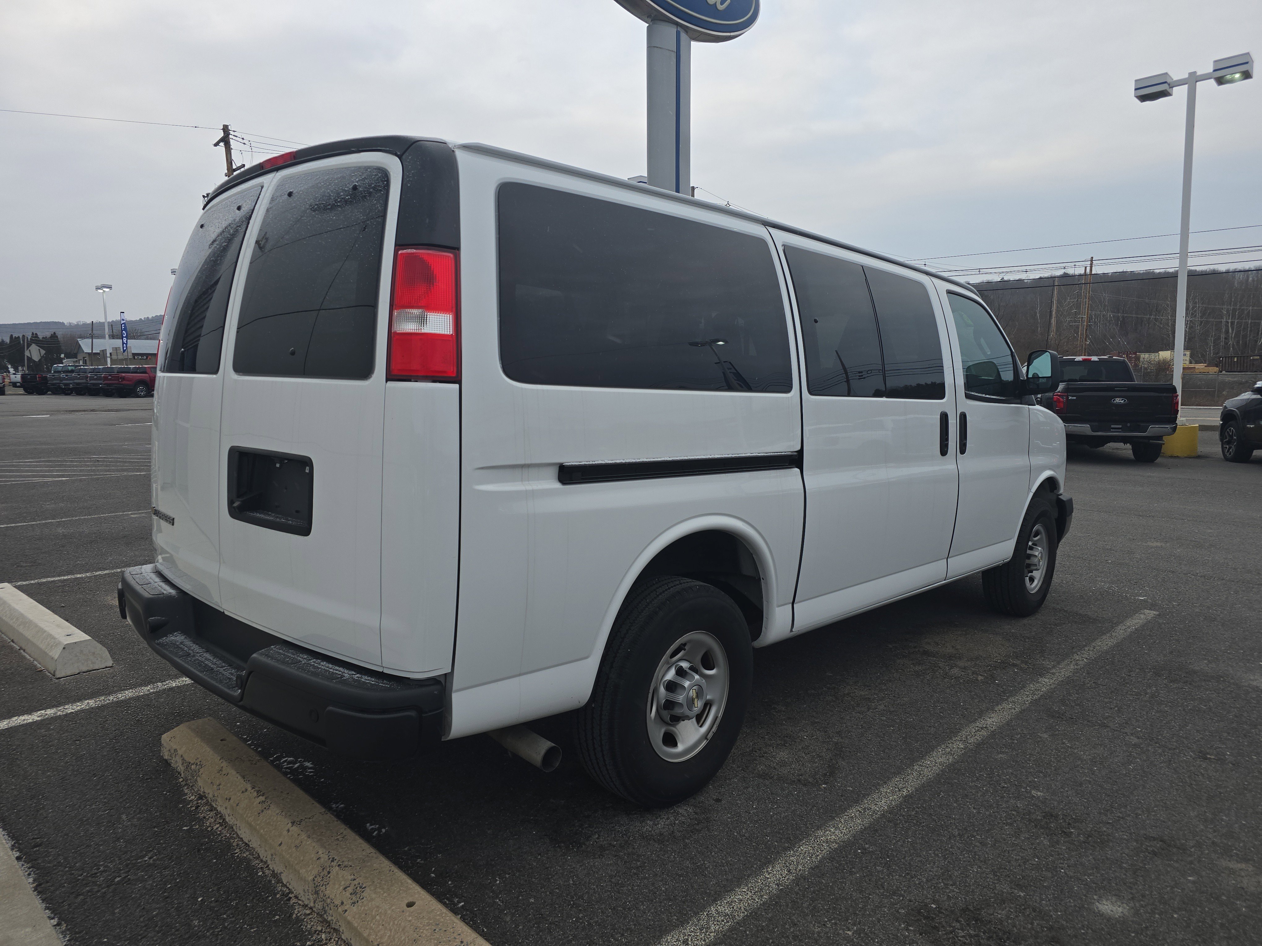 Used 2023 Chevrolet Express 3500 LS video 3