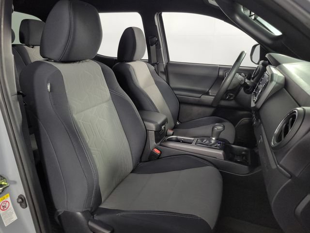 Used 2020 Toyota Tacoma TRD Off-Road w/ Technology Package AWD/4WD image 15
