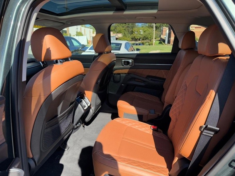 Used 2023 Kia Sorento SX Prestige image 10