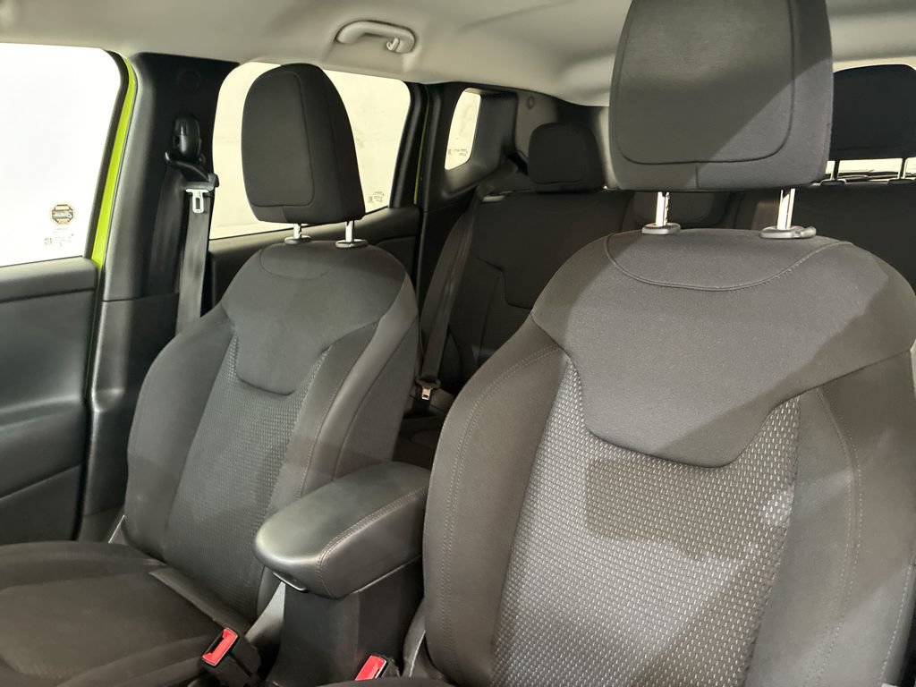 Used 2018 Jeep Renegade Altitude AWD/4WD image 10