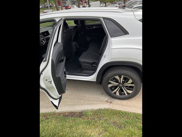 New 2026 Volkswagen Atlas Cross Sport SE AWD/4WD image 6