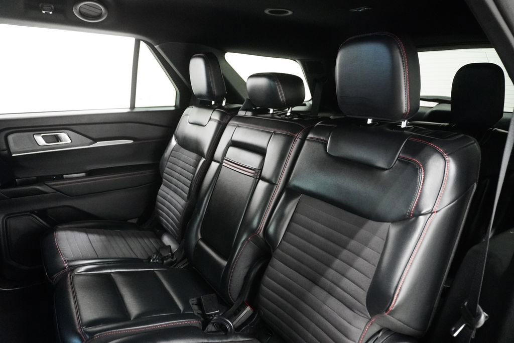 Used 2025 Ford Explorer ST-Line w/ ST-Line Street Pack image 10