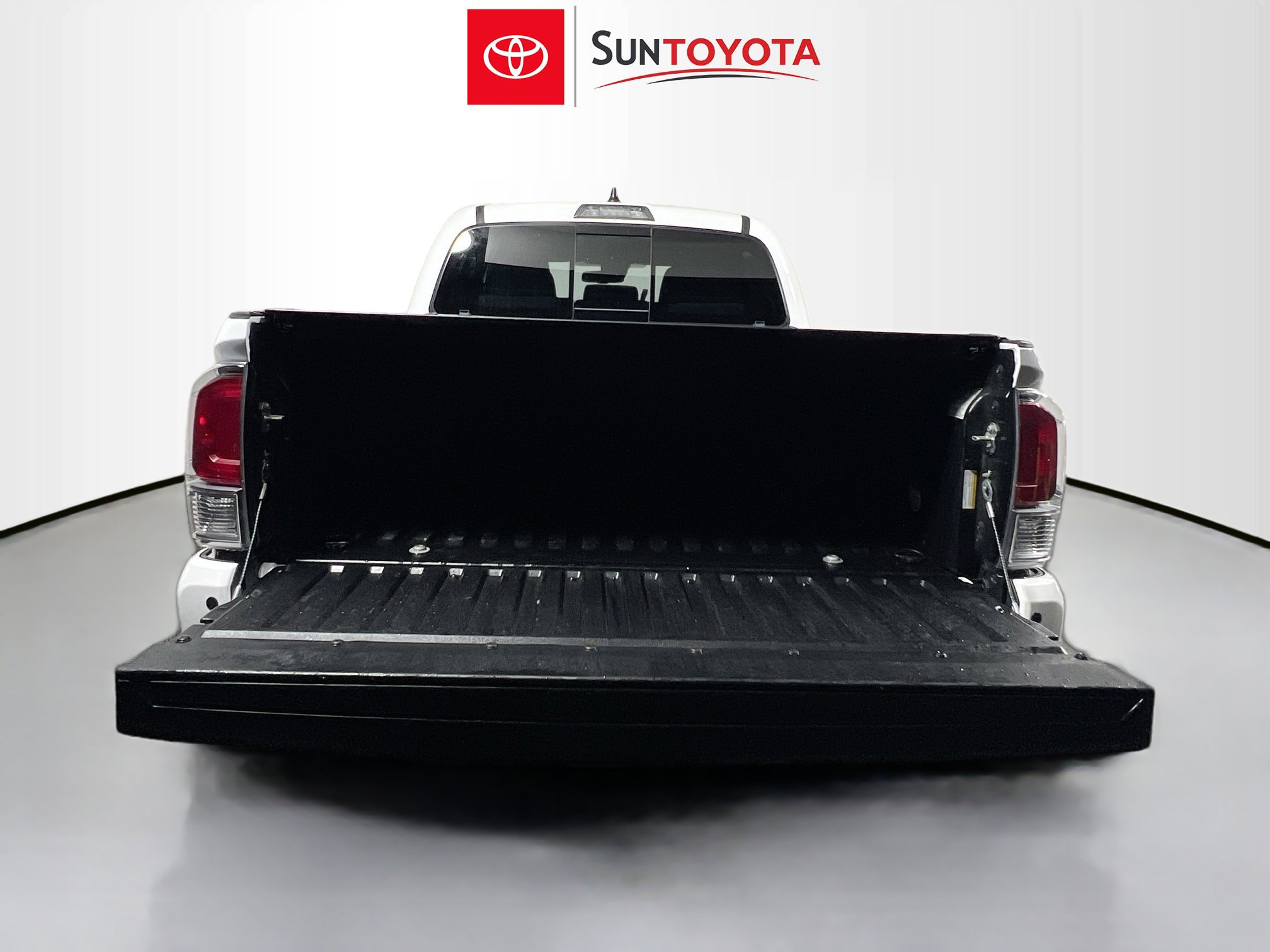 Used 2022 Toyota Tacoma TRD Sport w/ Technology Package image 34