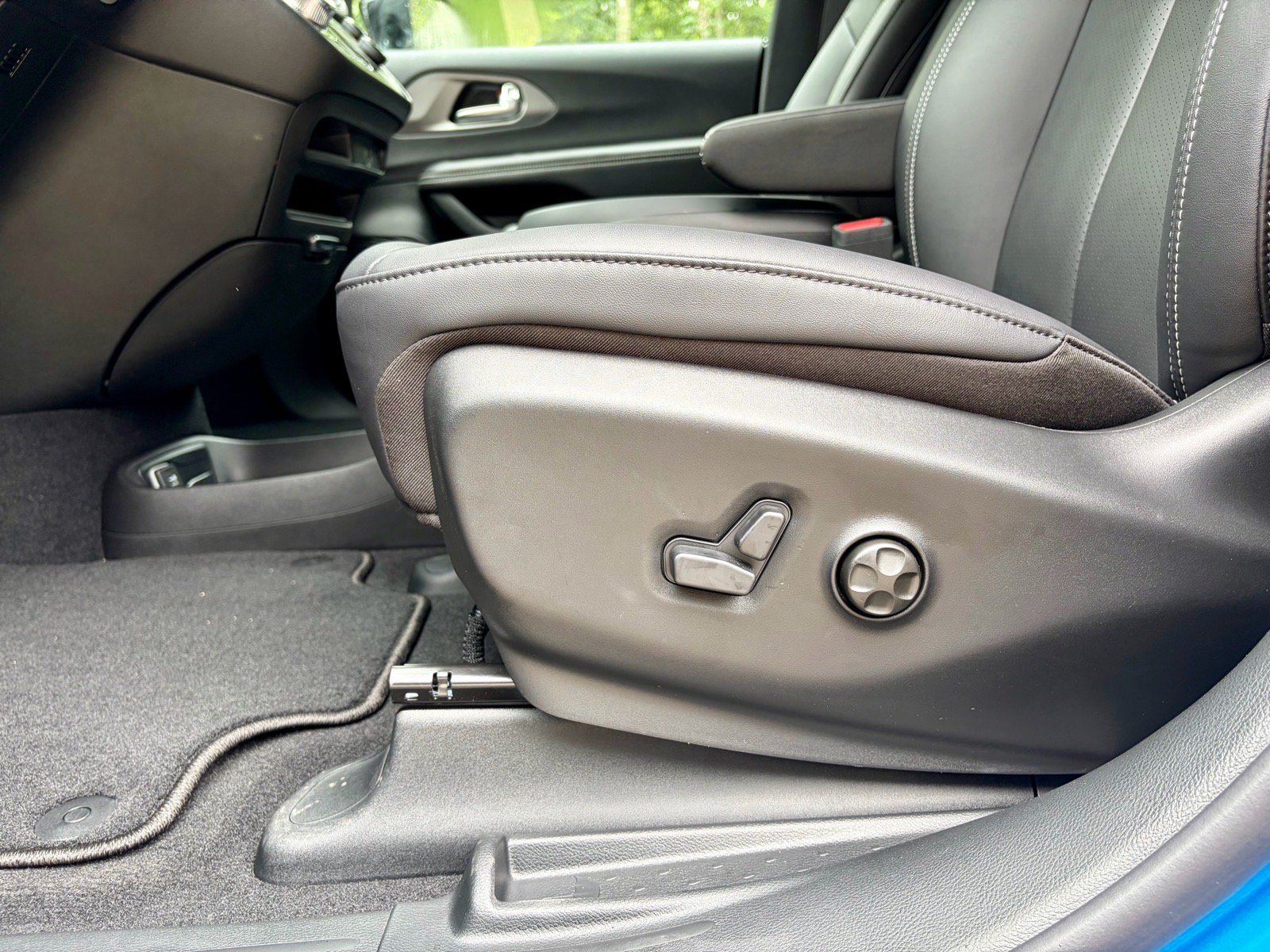 New 2027 Chrysler Pacifica Select FWD image 23