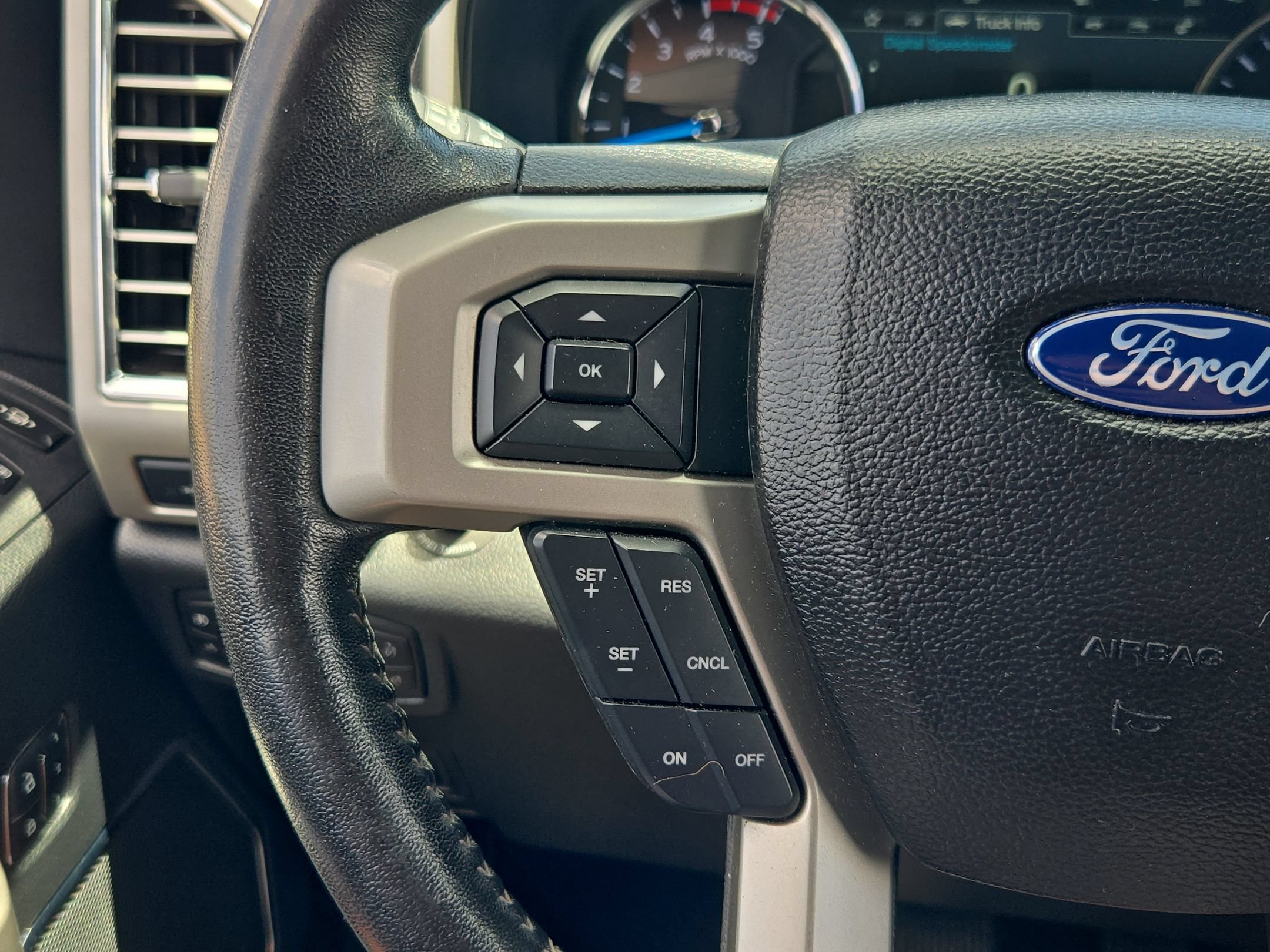 Used 2017 Ford F250 Lariat w/ Lariat Ultimate Package AWD/4WD image 17