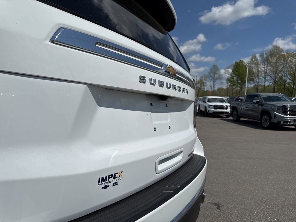 Used 2023 Chevrolet Suburban Premier AWD/4WD image 32