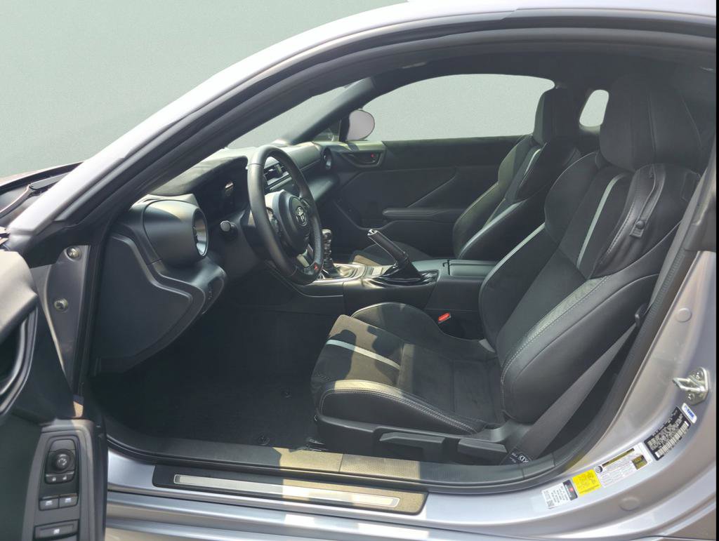 Used 2023 Toyota GR86 Premium w/ ALL Weather Mat Package (TMS) image 17