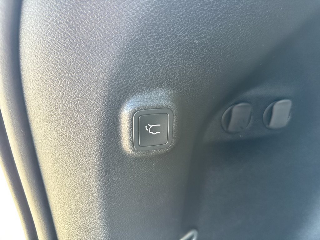 Used 2022 Jeep Cherokee Latitude Lux w/ Sun & Sound Group AWD/4WD image 18