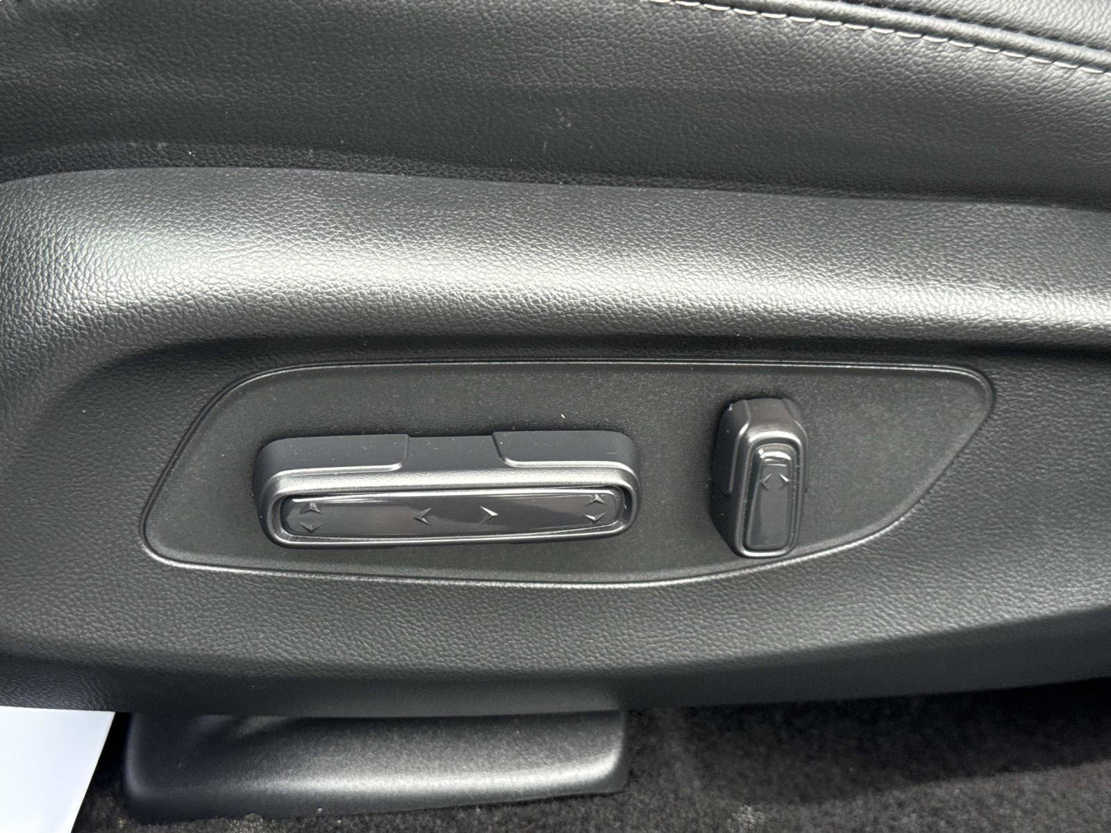 Certified 2025 Honda HR-V EX-L image 17