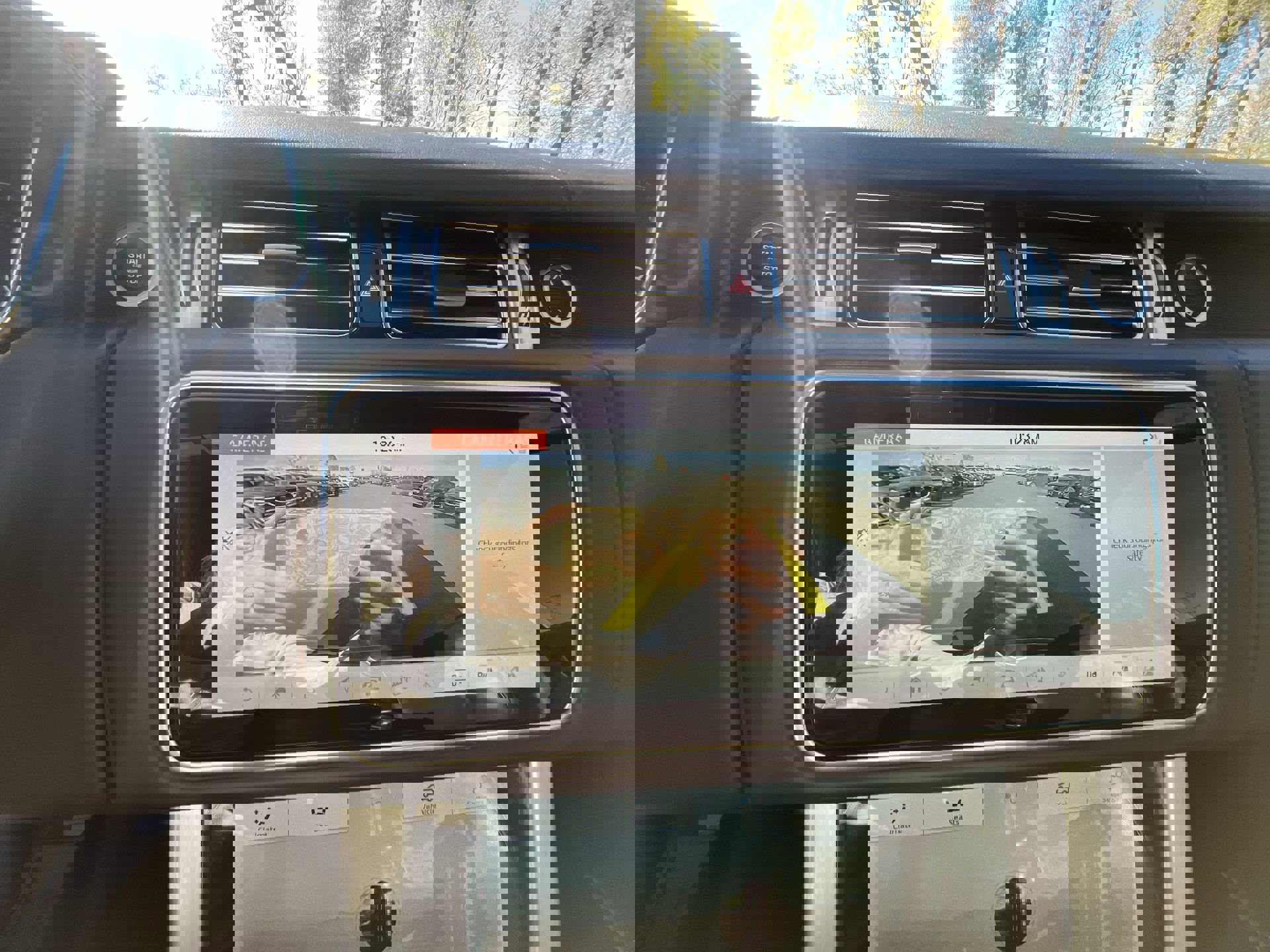 Used 2020 Land Rover Range Rover Long Wheelbase HSE image 15