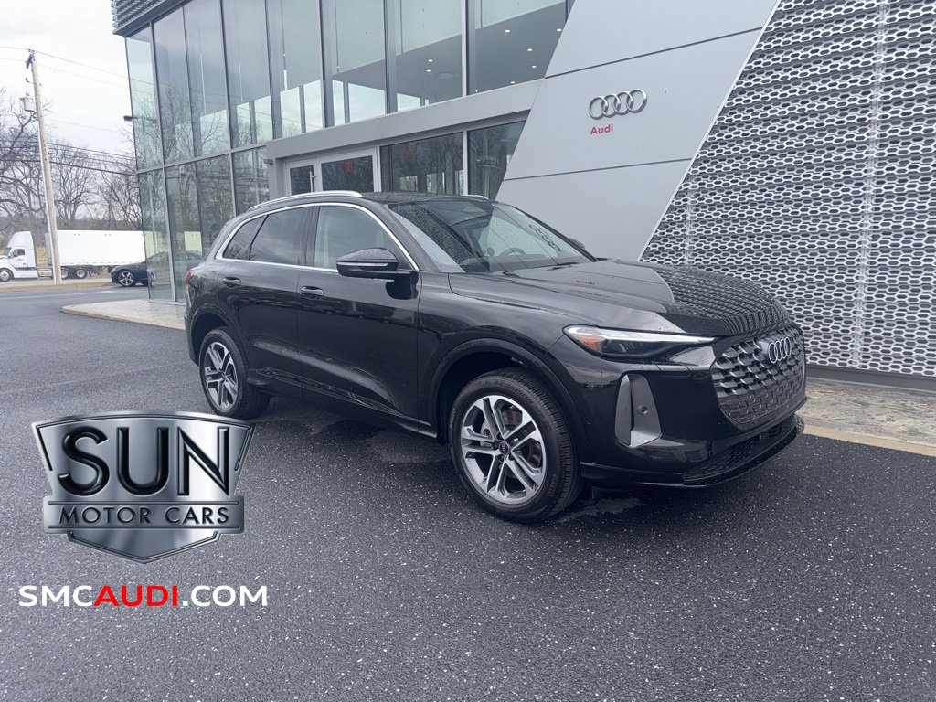 Certified 2025 Audi Q5 Premium w/ Convenience Package image 1