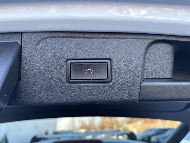 Used 2023 Volkswagen Atlas SEL R-Line image 31