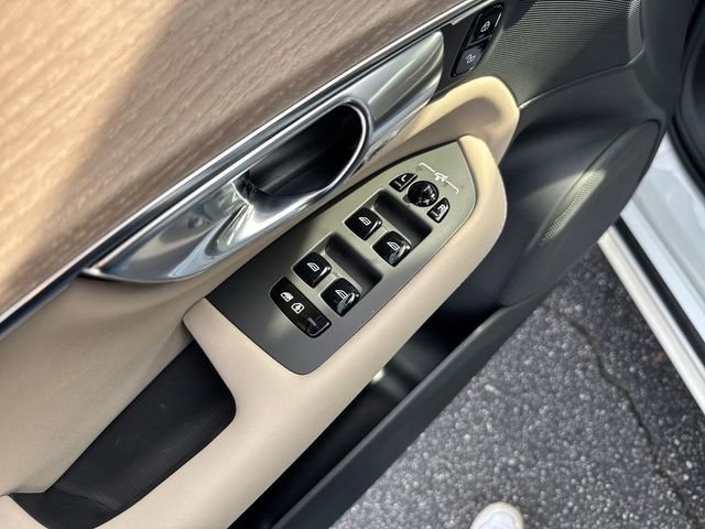 Used 2026 Volvo XC90 B5 Plus image 14