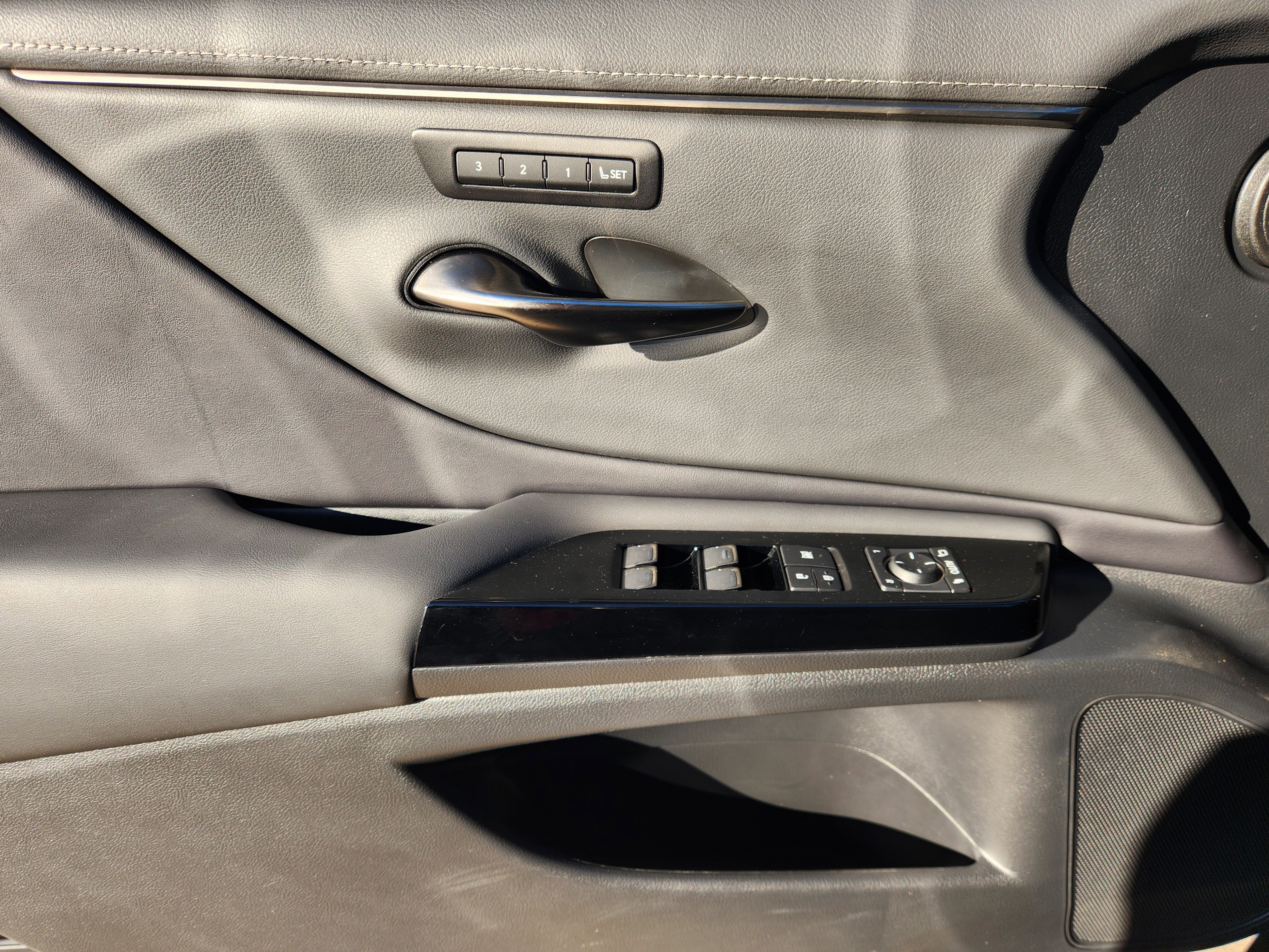 Certified 2023 Lexus ES 350 w/ Premium Package image 32