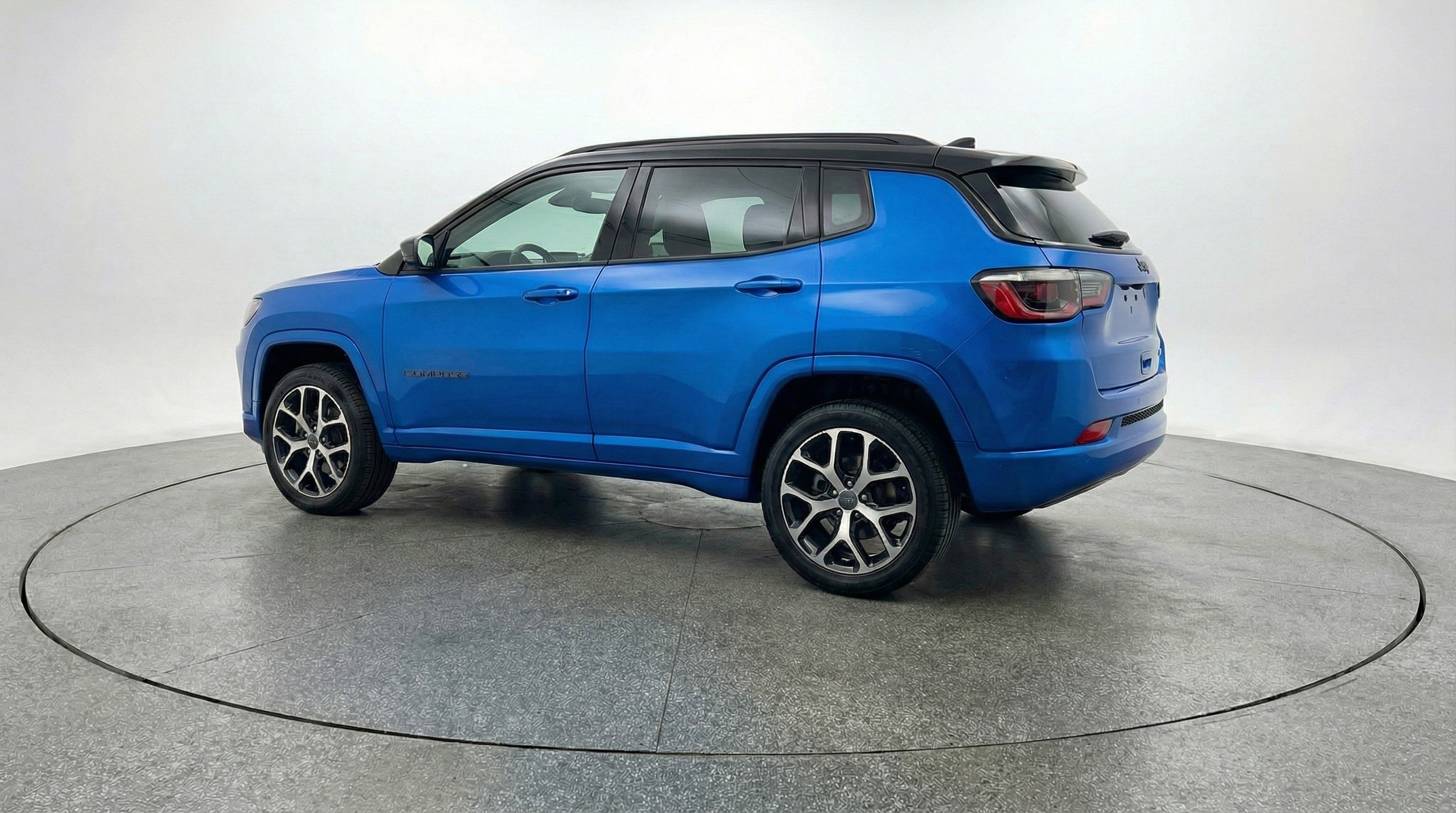 Used 2025 Jeep Compass Limited image 6