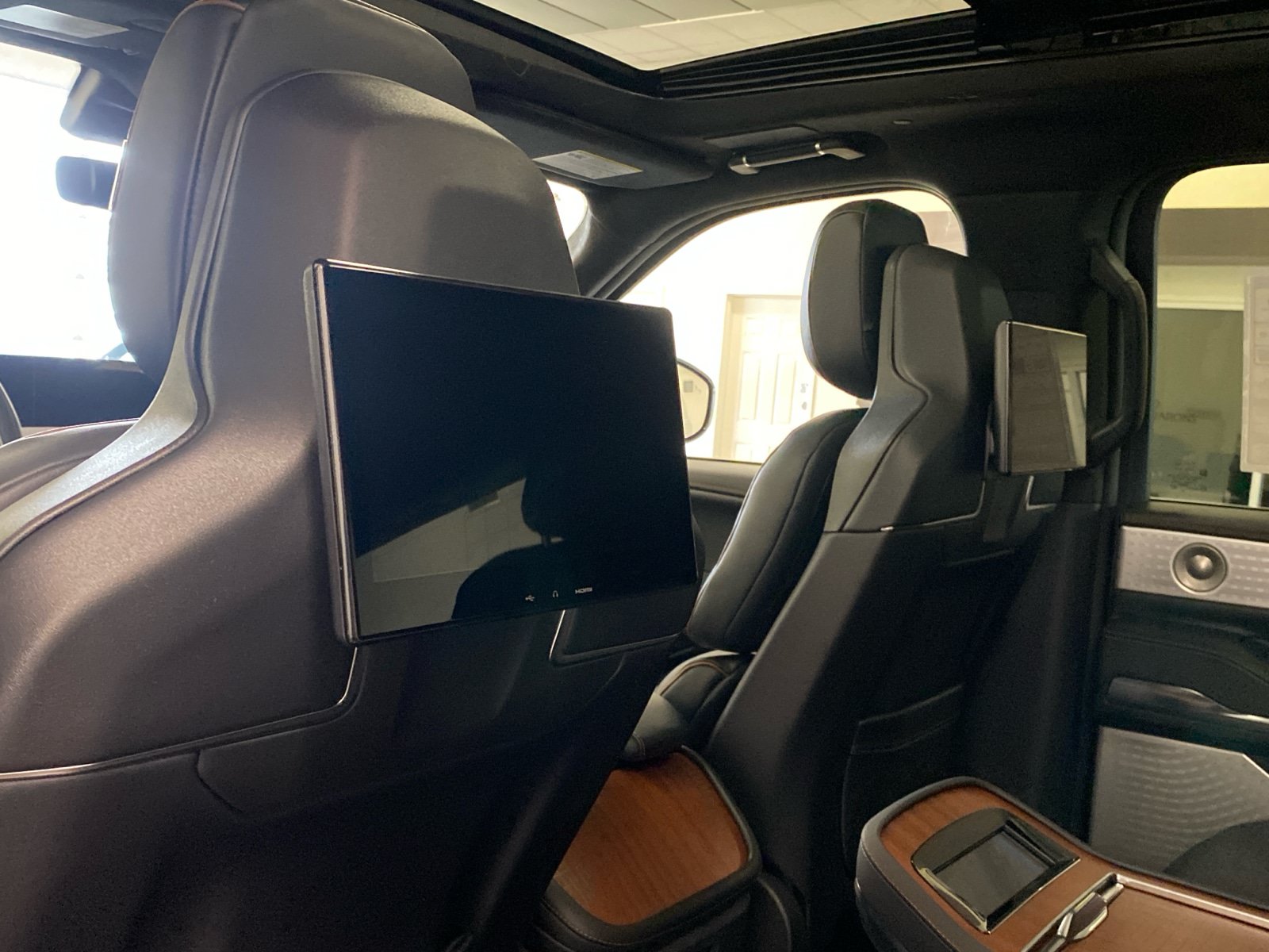 New 2026 Lincoln Navigator L Black Label AWD/4WD image 12