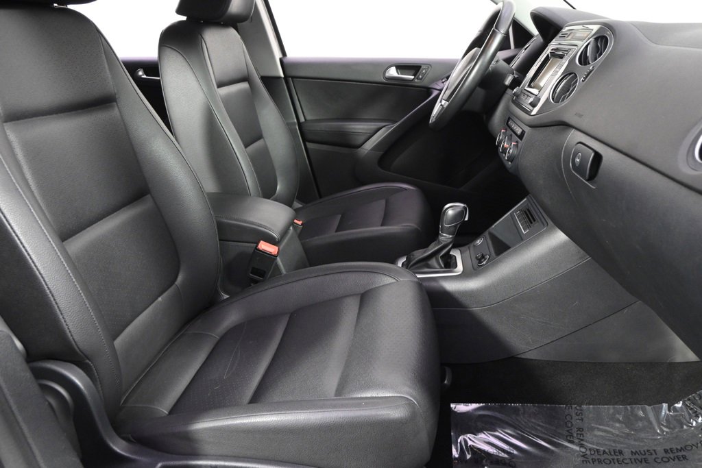 Used 2016 Volkswagen Tiguan S image 16
