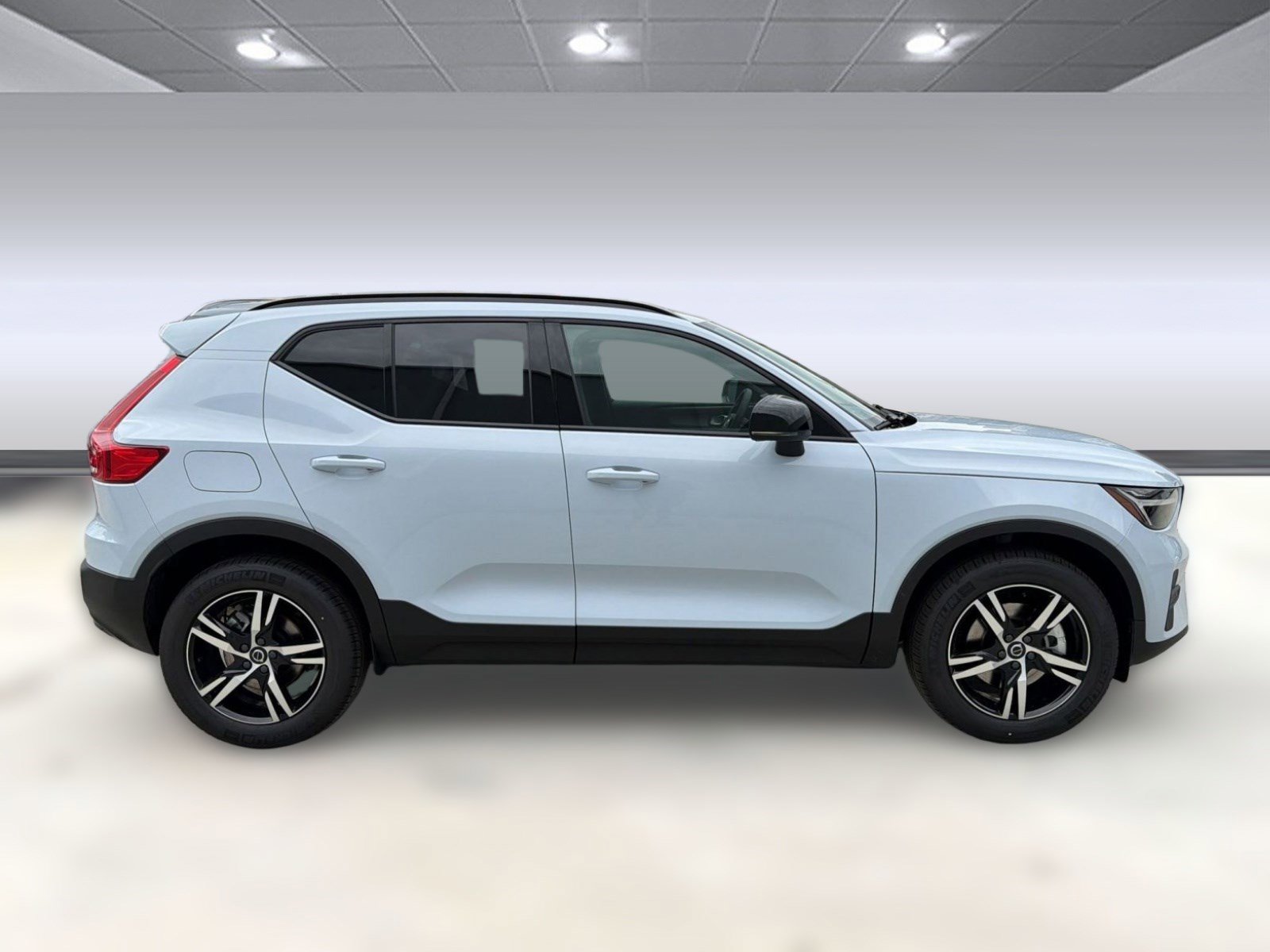 New 2026 Volvo XC40 B4 Core w/ Climate Package FWD image 8
