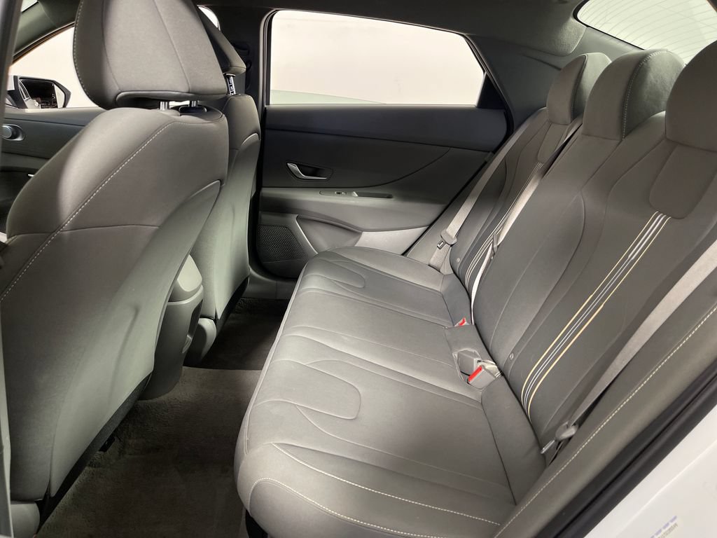 Certified 2026 Hyundai Elantra Hybrid FWD image 13