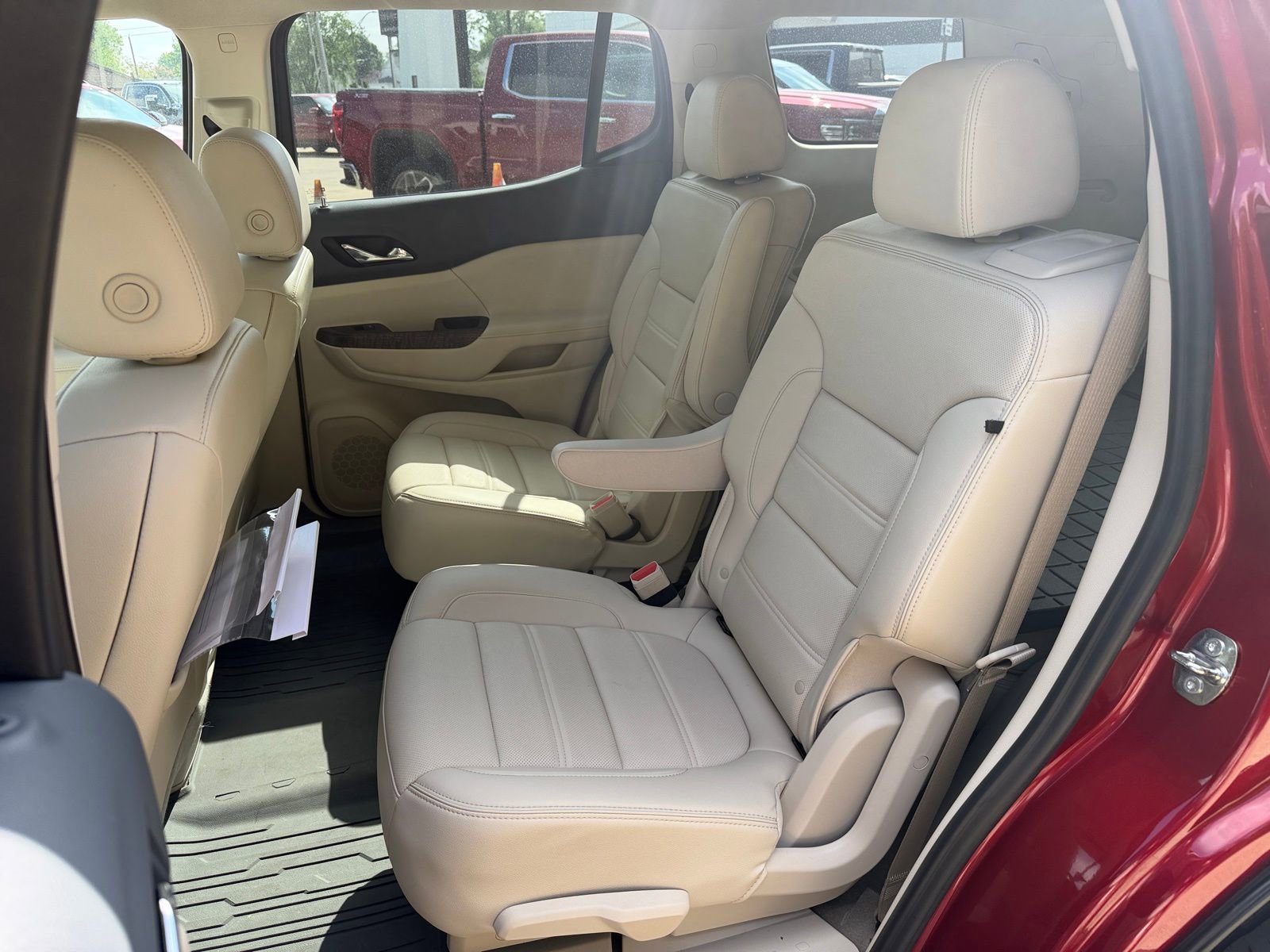 Used 2023 GMC Acadia Denali w/ Denali Ultimate Package AWD/4WD image 25