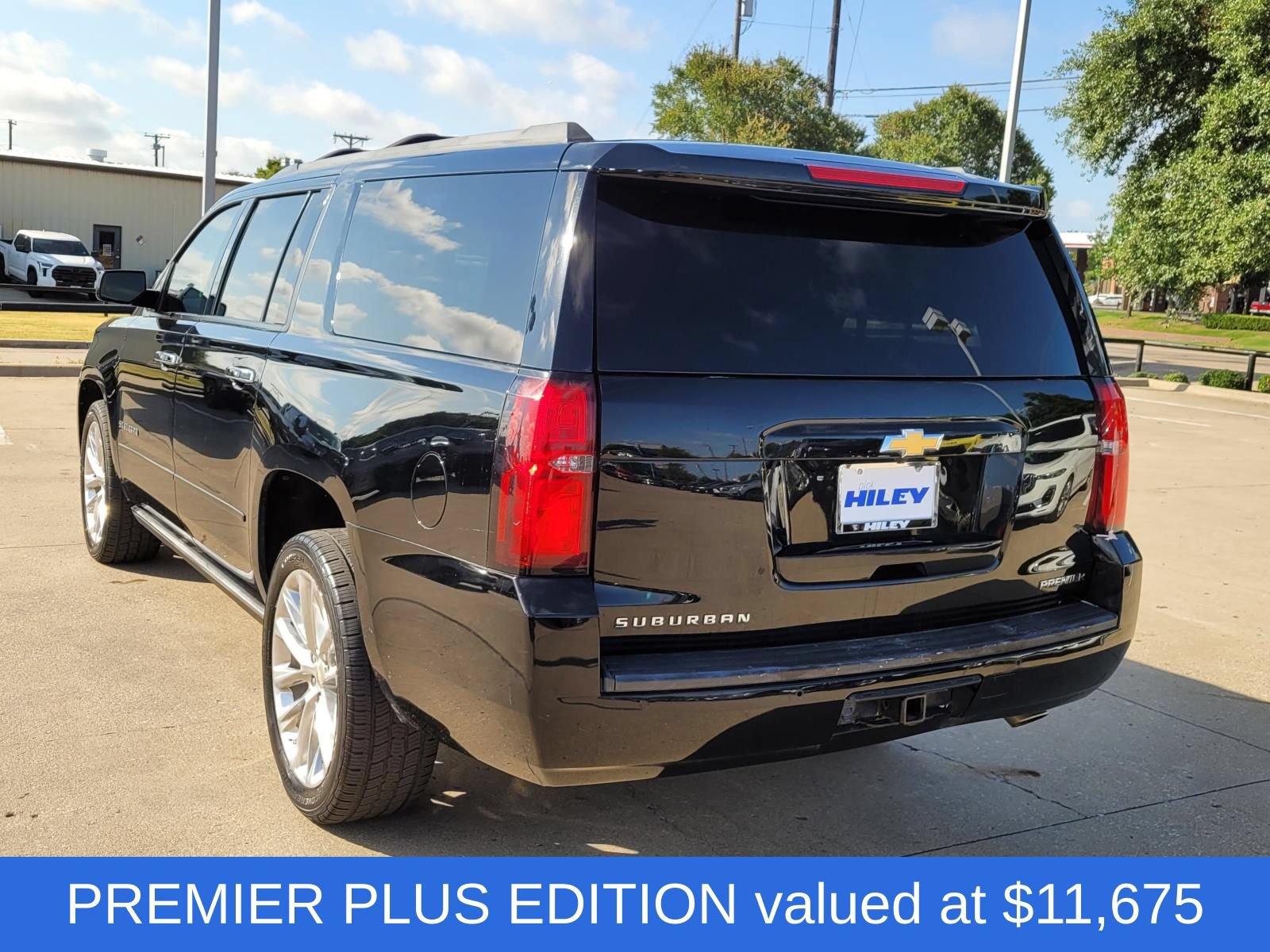 Used 2019 Chevrolet Suburban Premier w/ Premier Plus Edition RWD image 3