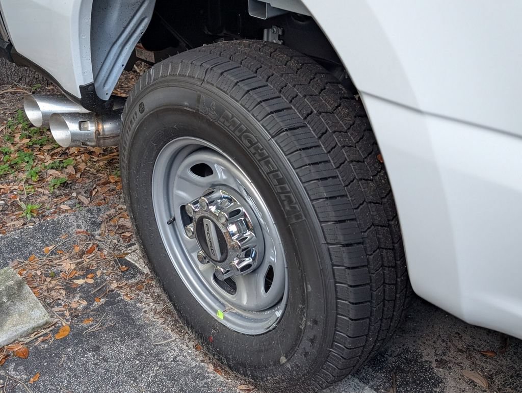 New 2026 Ford F250 XL w/ XL Chrome Package RWD image 10