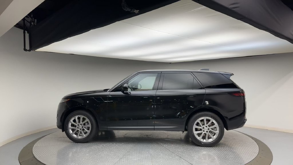 Used 2024 Land Rover Range Rover Sport SE AWD/4WD image 5