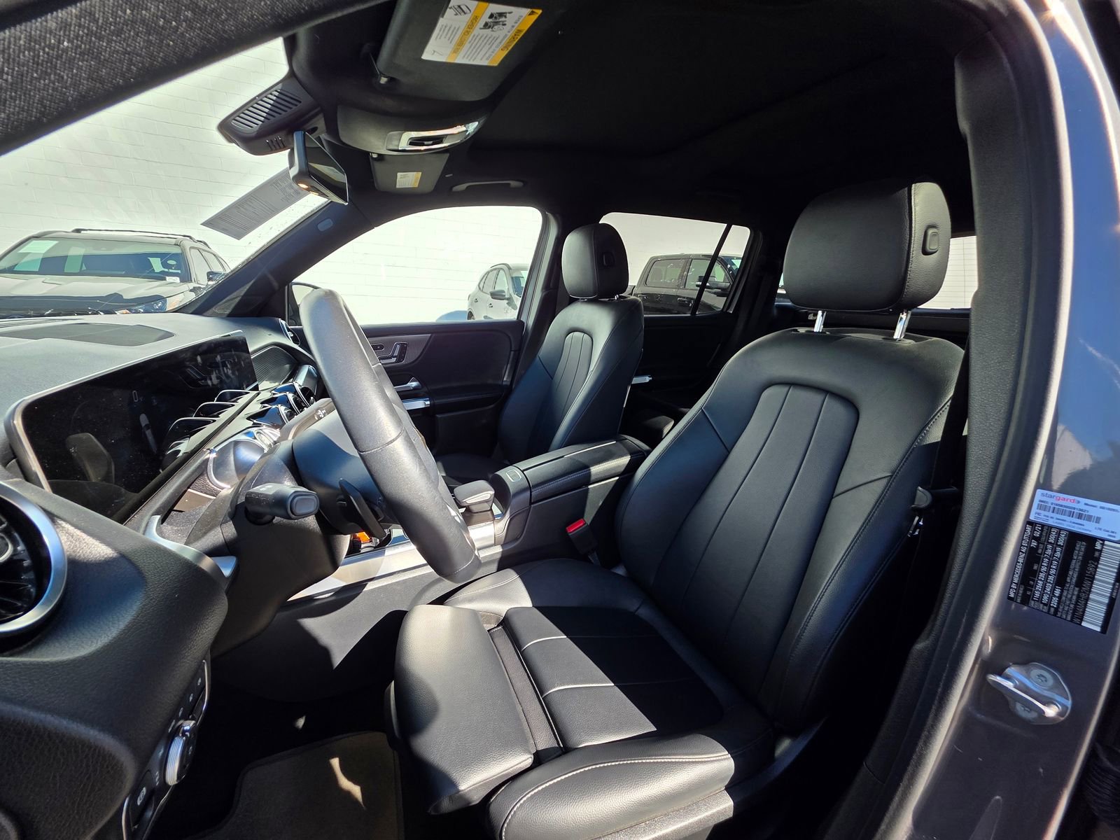 Used 2021 Mercedes-Benz GLB 250 4MATIC image 11