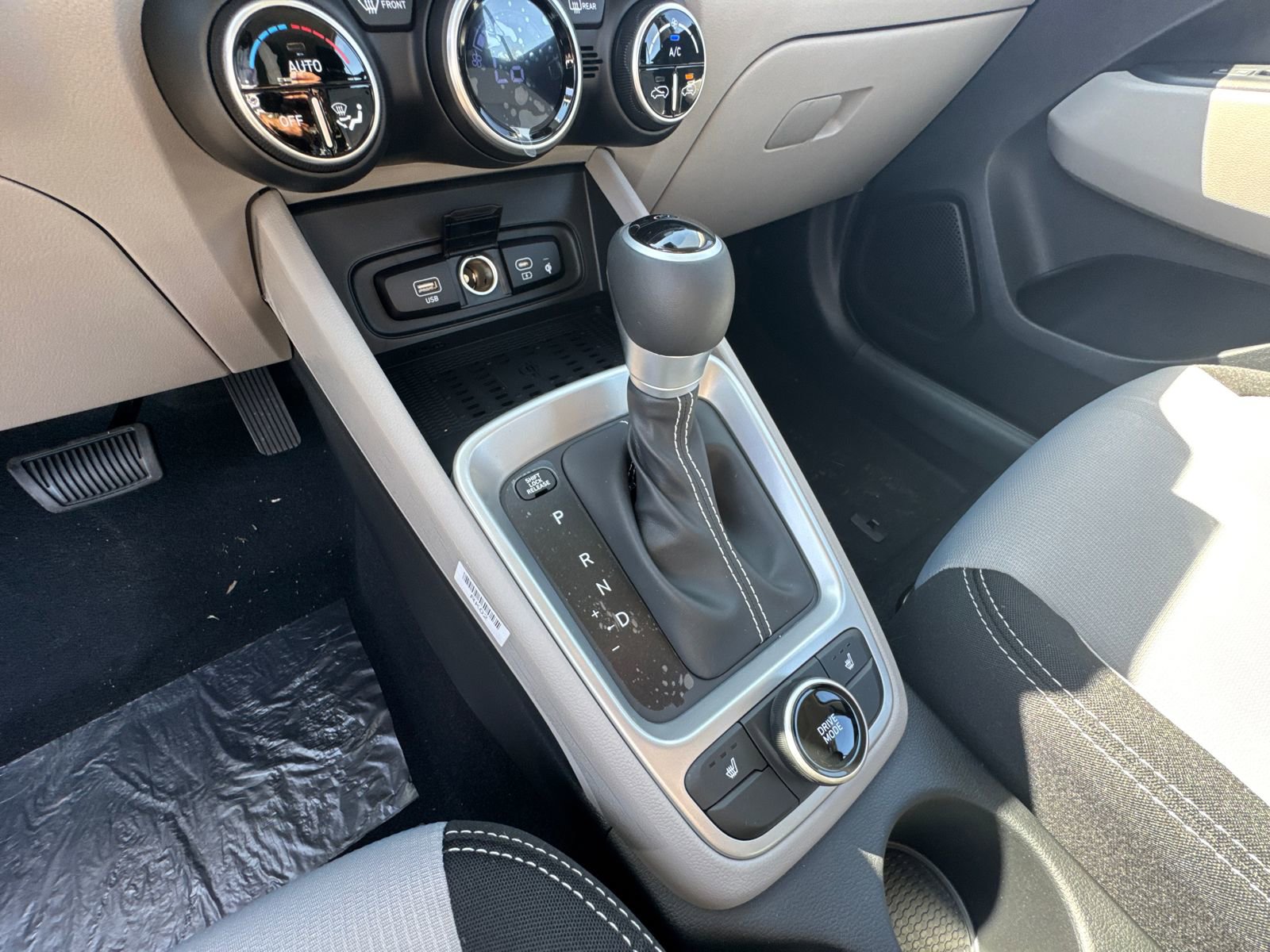 New 2026 Hyundai Venue SEL FWD image 31