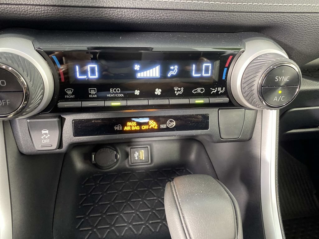 Used 2024 Toyota RAV4 LE AWD/4WD image 25
