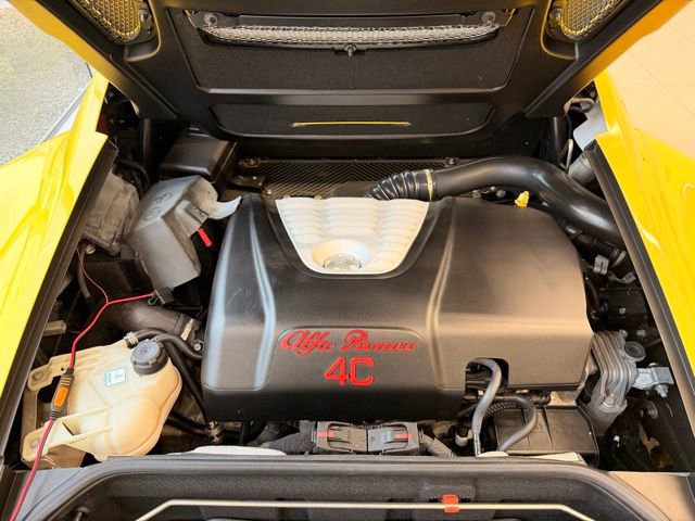 Used 2015 Alfa Romeo 4C Spider w/ Convenience Group image 27