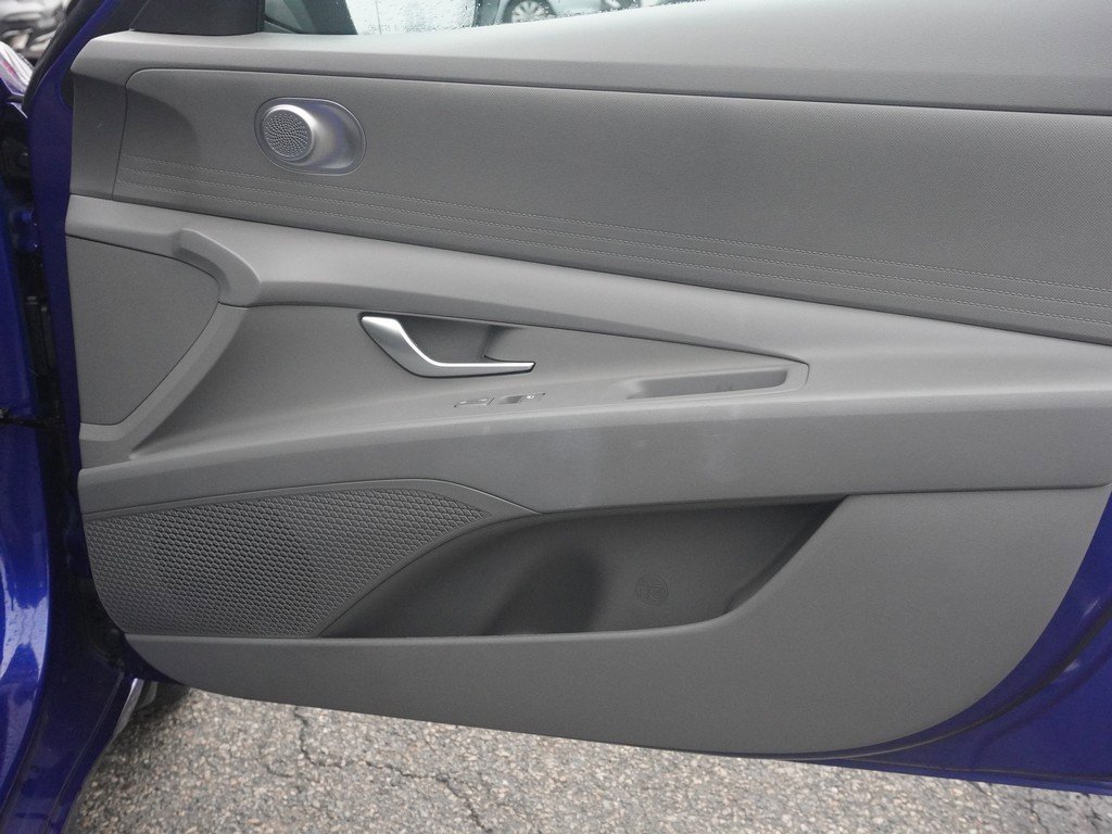 Used 2023 Hyundai Elantra SEL image 18