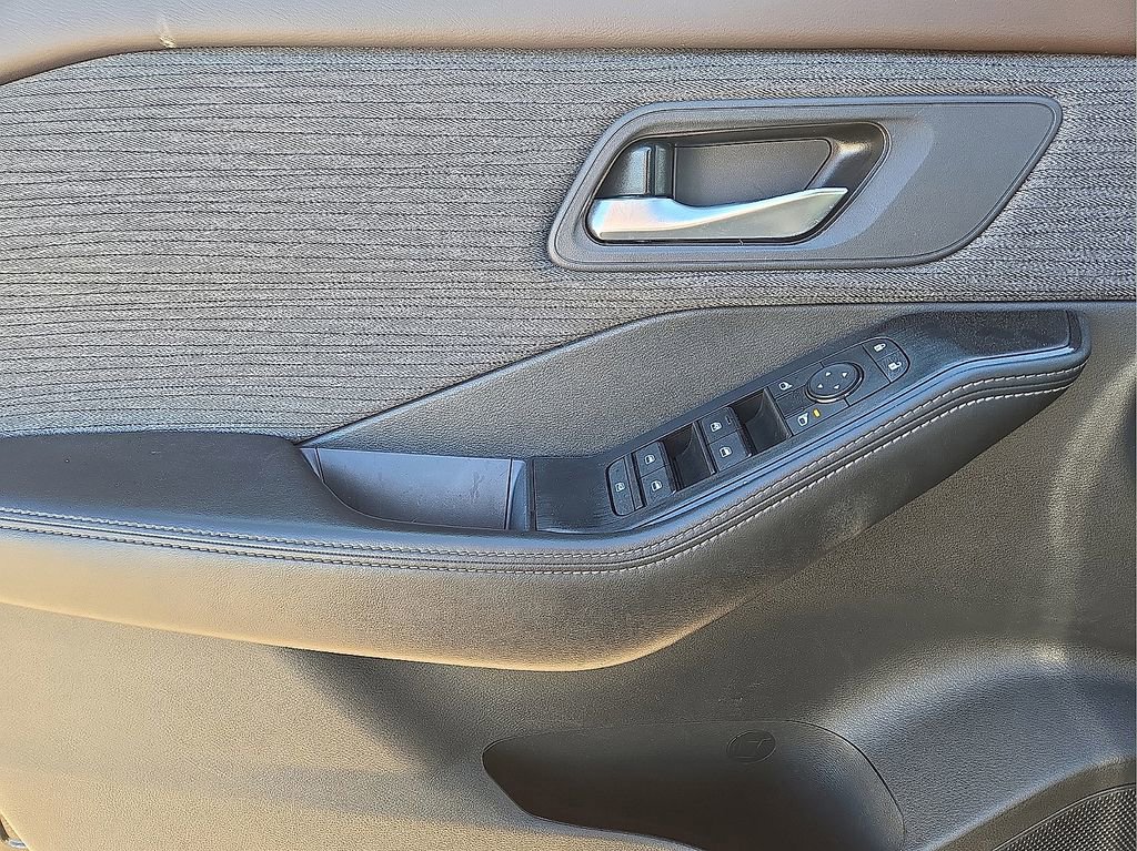 Used 2023 Nissan Rogue SV image 20