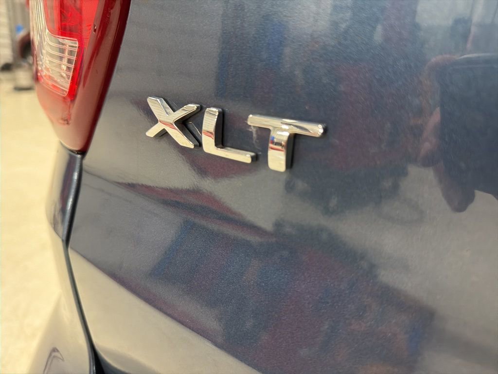 Used 2019 Ford Explorer XLT w/ Equipment Group 202A image 8