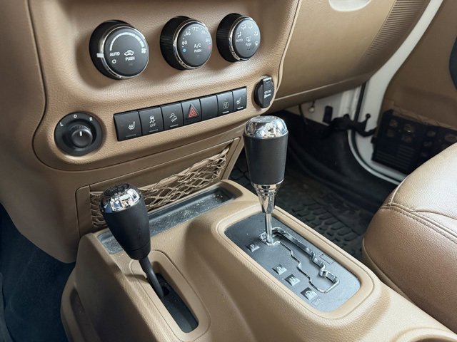 Used 2018 Jeep Wrangler Unlimited Rubicon w/ Connectivity Group image 22