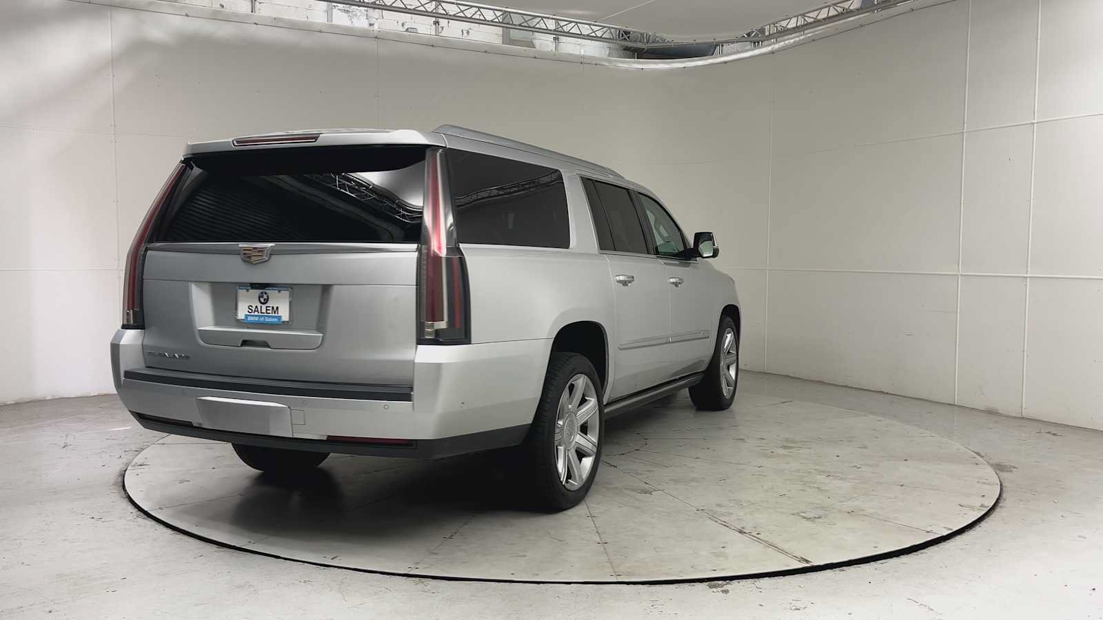Used 2019 Cadillac Escalade ESV Premium Luxury AWD/4WD image 2