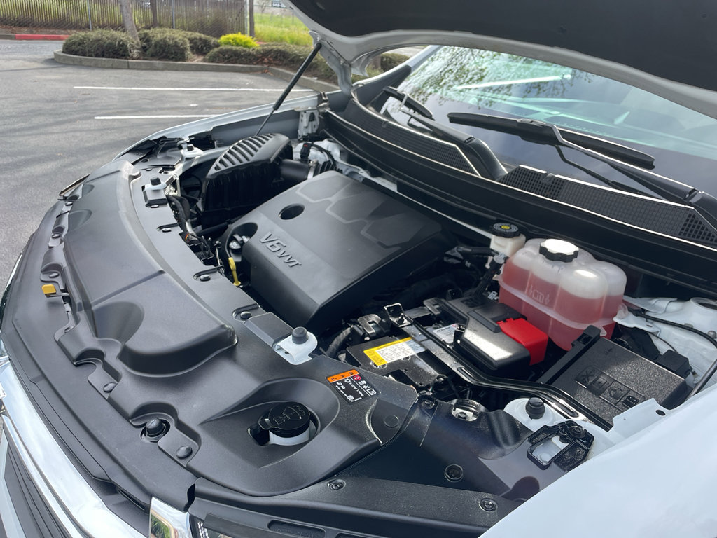 Used 2023 Chevrolet Traverse LS w/ Safety Package image 8