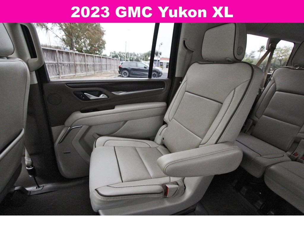 Used 2023 GMC Yukon XL Denali AWD/4WD image 11