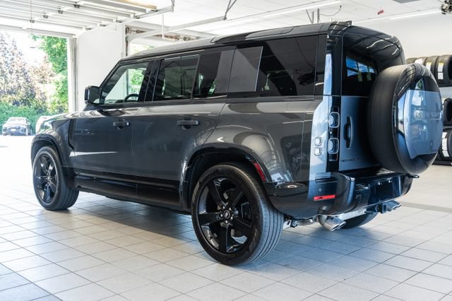 Used 2025 Land Rover Defender 110 V8 AWD/4WD image 4