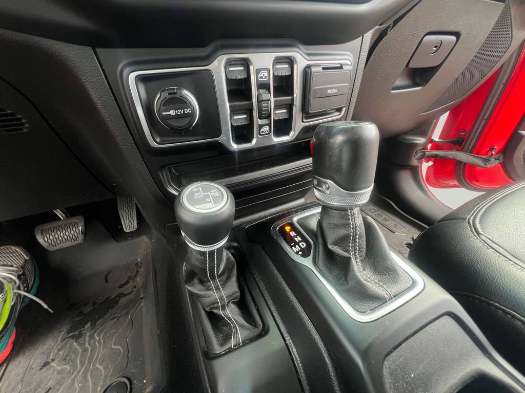 Used 2023 Jeep Wrangler Unlimited Sahara w/ Cold Weather Group AWD/4WD image 18