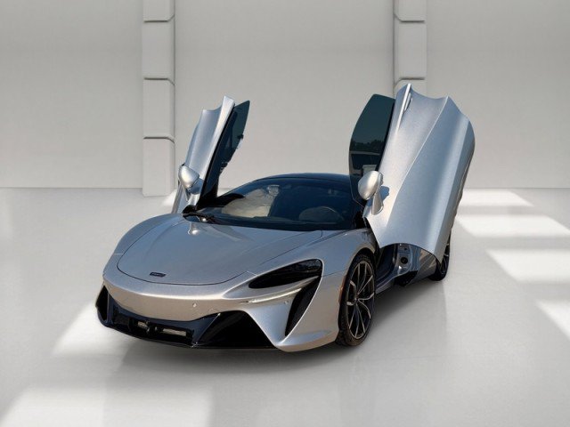 Used 2023 McLaren Artura RWD image 11