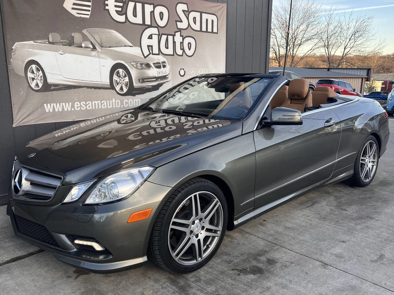Used 2011 Mercedes-Benz E 550 Cabriolet image 2
