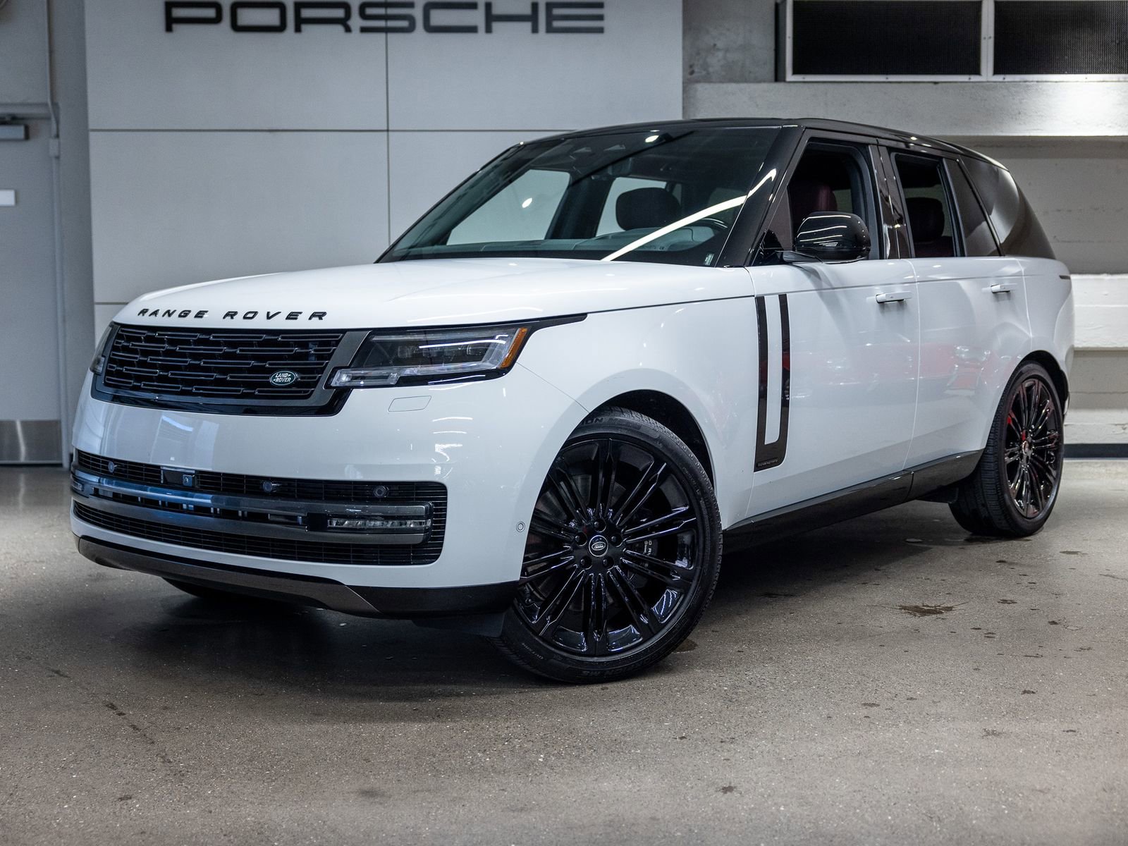 Used 2025 Land Rover Range Rover Autobiography image 1