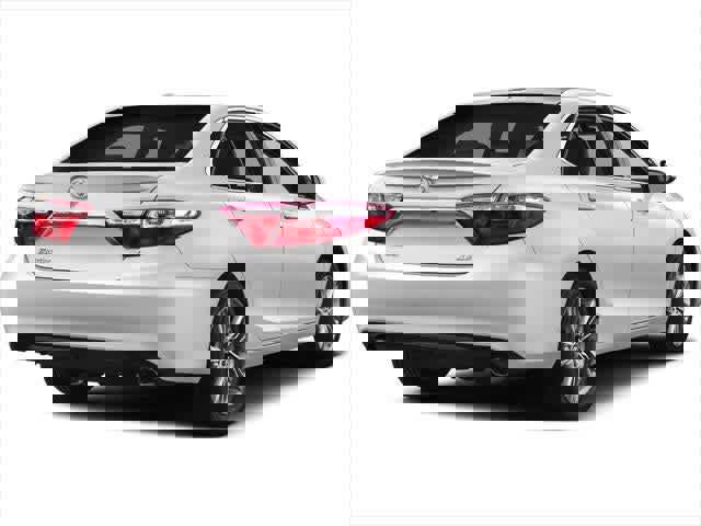 Used 2015 Toyota Camry XSE image 2