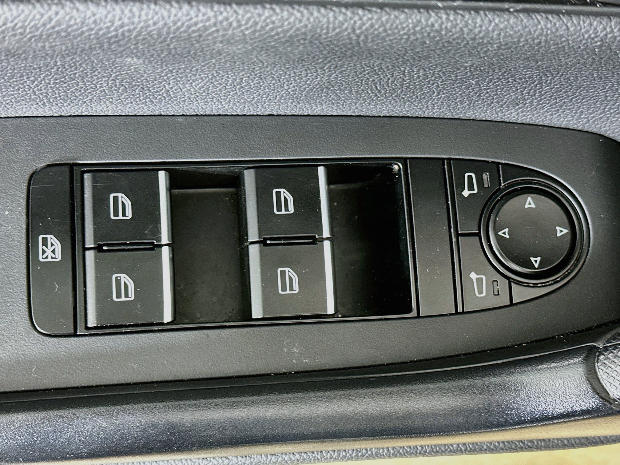 Used 2025 MAZDA CX-50 AWD 2.5 Hybrid w/ Premium Pkg image 15